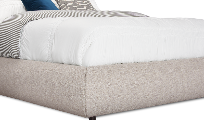 Lit plateforme rembourré Luka en tissu de polyester gris, moderne – format grand lit