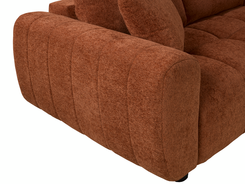Sofa Pebble de 96 po fabriqué au Canada en tissu avec coussins décoratifs assortis - orange