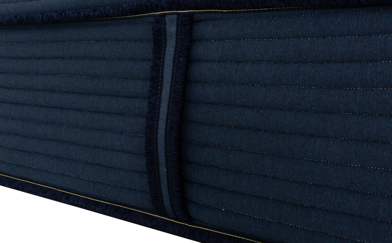 Matelas ferme à Euro-plateau dans une boîte Indulge de Primo pour grand lit