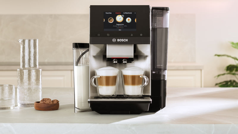Machine à espresso VeroCafe Bosch de série 800 avec récipient à lait intégré - argentée - TQU60307