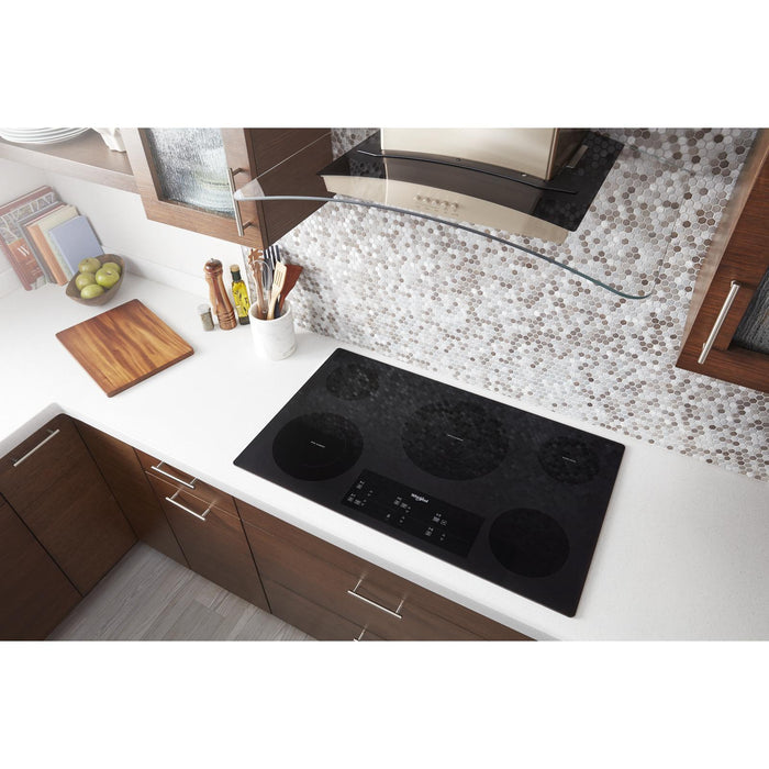 Surface de cuisson électrique Whirlpool de 36 po à 5 éléments - noire - WCE97US6KB