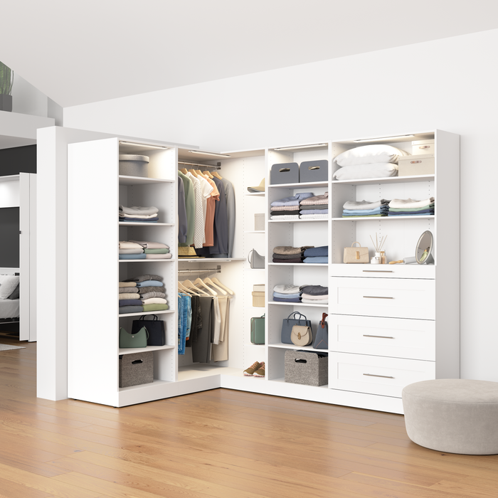 Système de pièce-penderie en forme de L modulaire Florence de Bestar de 105 po avec éclairages à DEL, tringles, tablettes et tiroirs de style Shaker - blanc