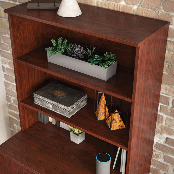 Crédence de style bibliothèque Affirm de 35,43 po de qualité commerciale - cerisier classique