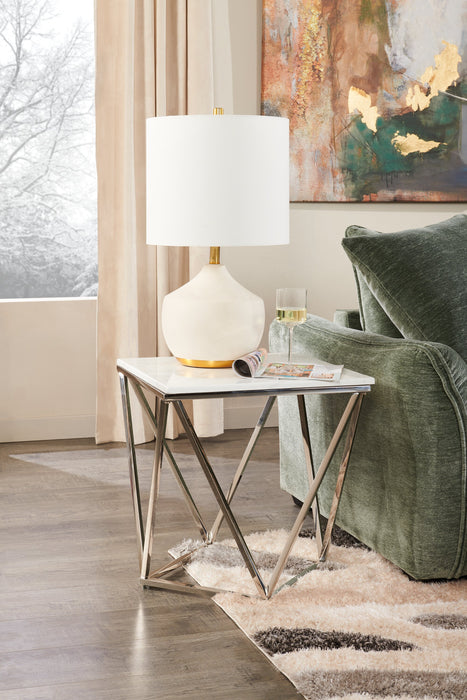 Table de bout carrée moderne Amanda de 21,5 po - dessus en marbre blanc avec base en métal chromé