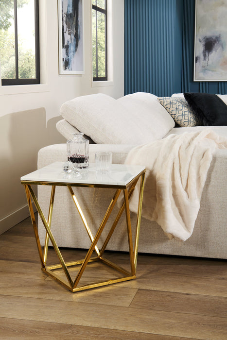 Table de bout carrée moderne Amanda de 21,5 po - dessus en marbre blanc avec base en métal doré