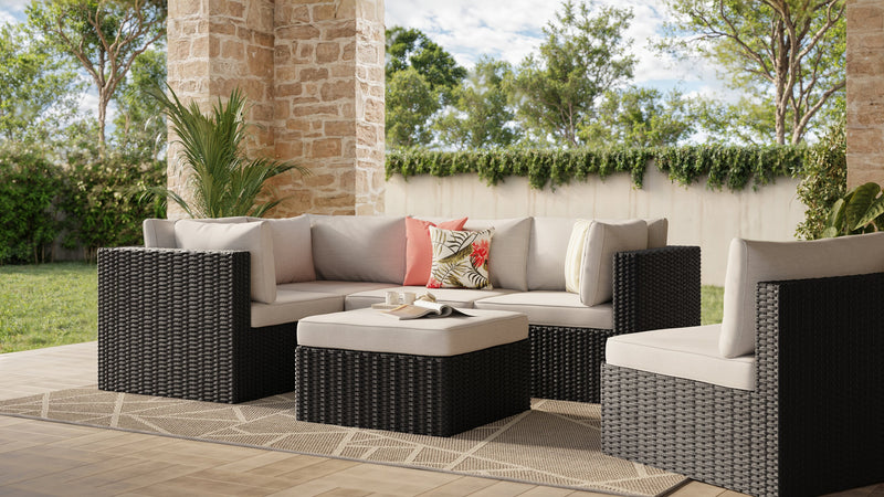 Ensemble Barbados 6 pièces pour la terrasse à l’extérieur avec 3 fauteuils en coin, 2 fauteuils sans accoudoirs et pouf - osier en résine tressé à la main, résistant aux rayons UV et aux intempéries - noir et gris
