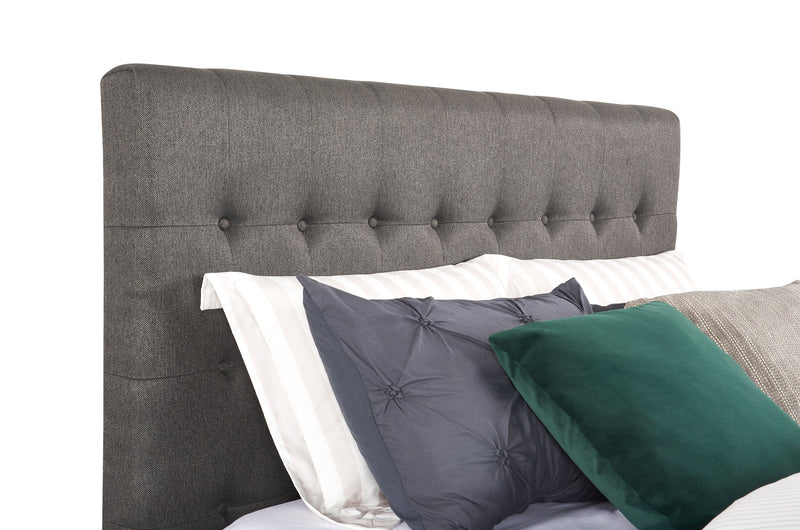 Lit rembourré Beck en tissu gris foncé avec rangement et capitonnage à boutons - format grand lit