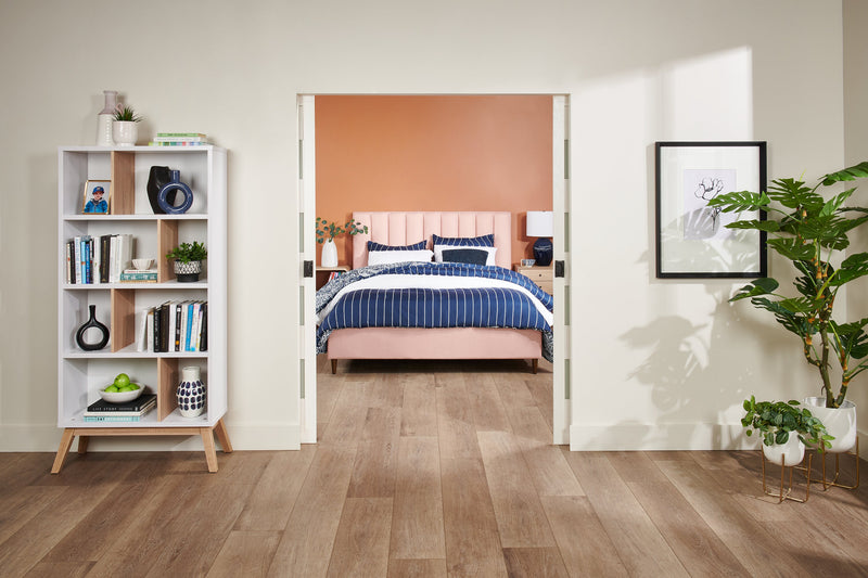 Bibliothèque Bremen de 32,75 po avec 4 tablettes décalées - blanche et brun clair 