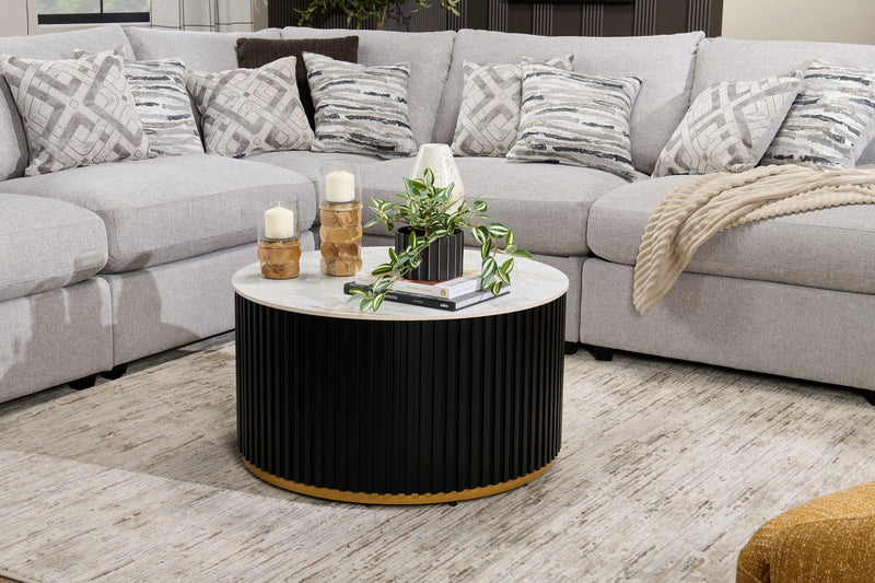 Table à café ronde moderne Capri de Kort & Co. de 32 po avec dessus en pierre frittée blanche et roulettes - noire et dorée