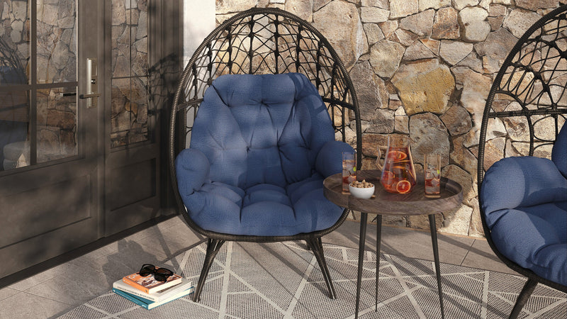 Fauteuil en forme d’œuf Coco de Kort & Co. pour la terrasse à l’extérieur - osier en résine tressé à la main, résistant aux rayons UV et aux intempéries - gris foncé et bleu