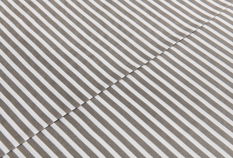 Ensemble de draps Striped de 4 pièces en coton pour très grand lit - gris foncé