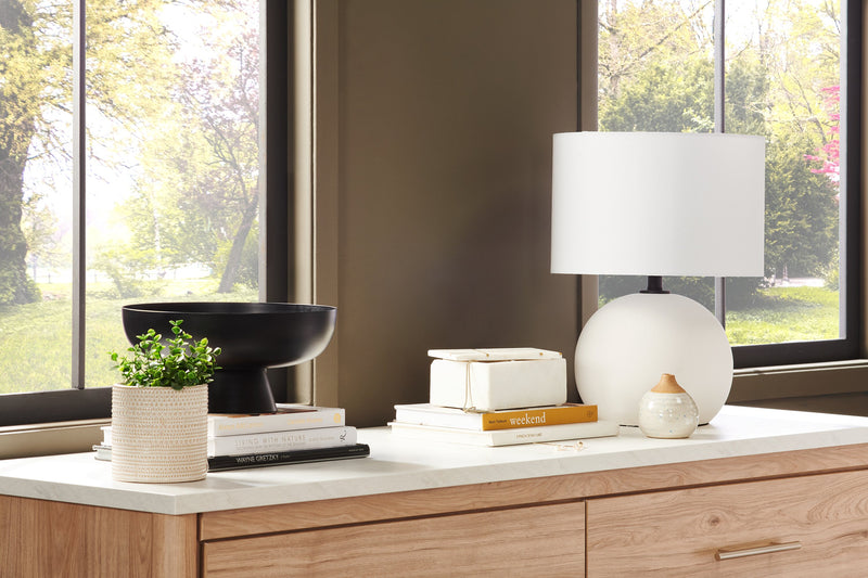 Lampe de table Elara de Kort & Co. de 18 po en céramique étain blanc