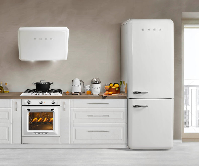 Réfrigérateur Smeg rétro de 18 pi3 à congélateur inférieur - FAB38URWH
