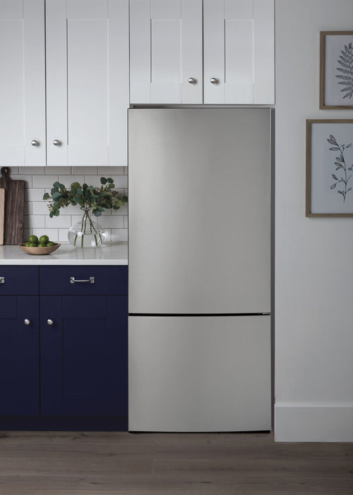 Réfrigérateur GE de 17,7 pi3 et de 31 po de profondeur comptoir à congélateur inférieur - acier inoxydable - GBE17HYRFS 