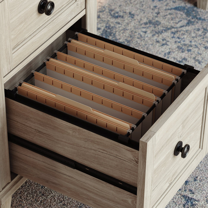 Bureau de direction Hammond de 67,56 po de qualité commerciale à 7 tiroirs - chêne crayeux