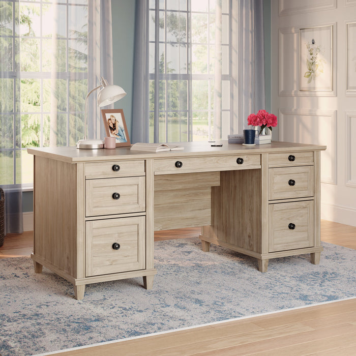 Bureau de direction Hammond de 67,56 po de qualité commerciale à 7 tiroirs - chêne crayeux