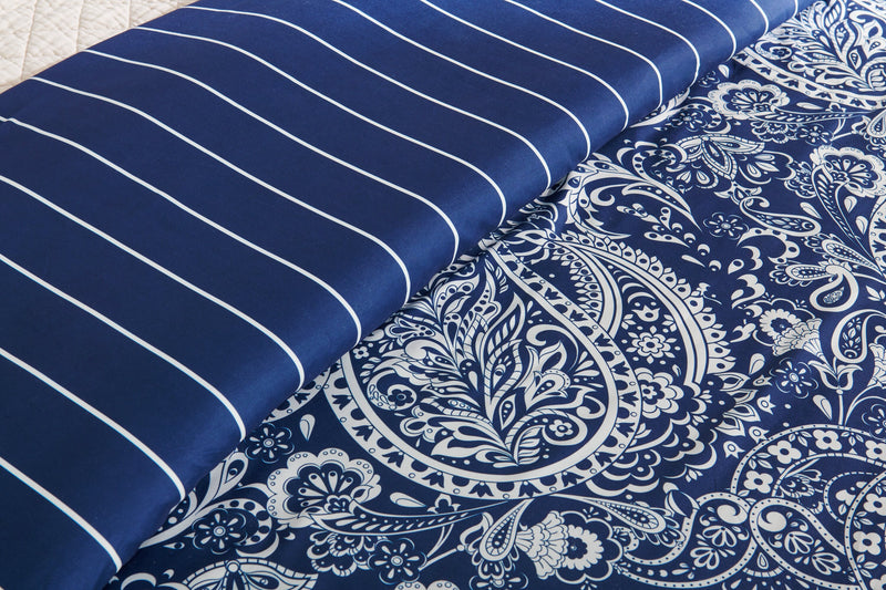 Ensemble d’édredon Lochlan 3 pièces pour très grand lit - bleu marine et blanc