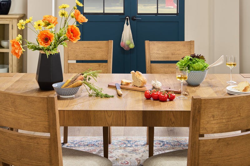 Table de salle à manger Lotus de 82 po (L) en bois - naturelle