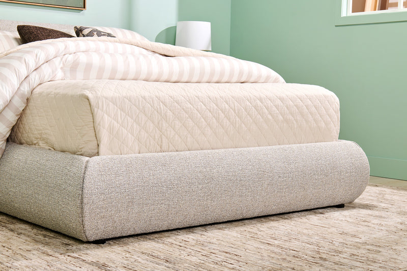 Lit plateforme rembourré Luka en tissu de polyester gris, moderne – format grand lit