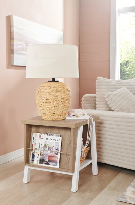 Table de bout moderne Malik de 22 po avec rangement et tablette - blanche et brun clair 