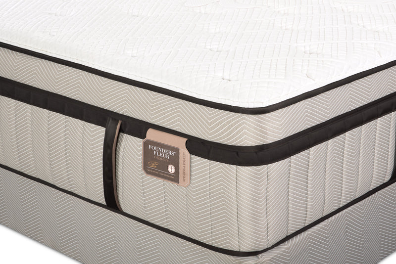 Ensemble matelas luxueux à Euro-plateau Middlesbrough de Stearns & Foster pour grand lit