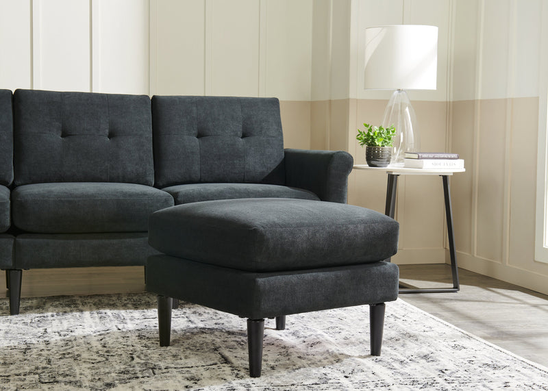 Table de bout ovale moderne Nico de Kort & Co. de 22 po - pierre frittée blanche avec pattes en métal gris foncé