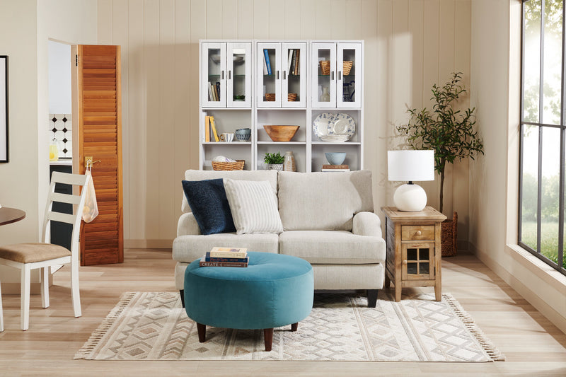 Causeuse Nofia de 58 po fabriquée au Canada en tissu de chenille avec 2 coussins décoratifs et pattes en bois - beige lin