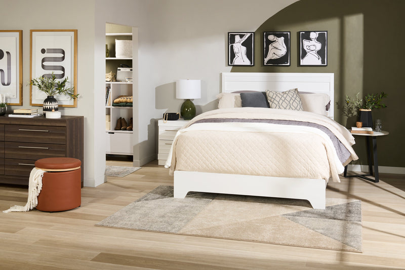 Lit à panneau Olivia fabriqué au Canada avec tête de lit et cadre de lit, blanc - format grand lit