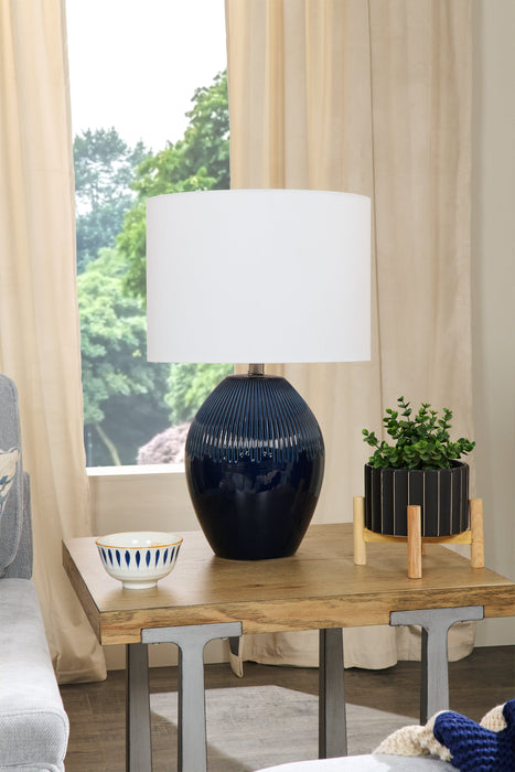 Lampe de table Penelope de Kort & Co. de 24 po en céramique bleue