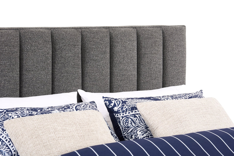 Lit plateforme rembourré Rain de Kort & Co. en tissu anthracite capitonné - format grand lit