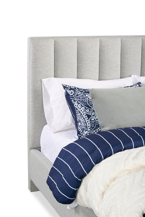 Lit plateforme rembourré Rain de Kort & Co. en tissu gris clair capitonné - format grand lit