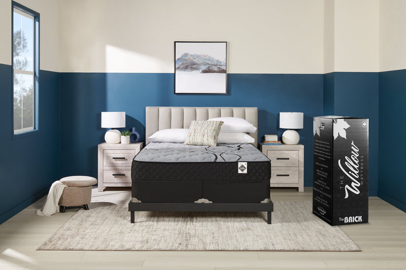 Ensemble Matelas semi-ferme à plateau régulier dans une boîte Red Cedar de Springwall pour très grand lit