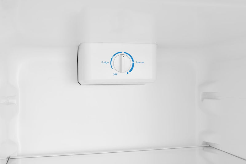 Congélateur vertical Frigidaire de 7 pi3 qui convient à une installation dans un garage - FFUE0726AW