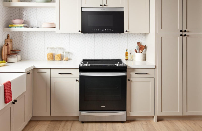 Four à micro-ondes à hotte intégrée Whirlpool de 1,1 pi³ à installation affleurée avec friture à air - acier inoxydable - YWMMF7330RZ