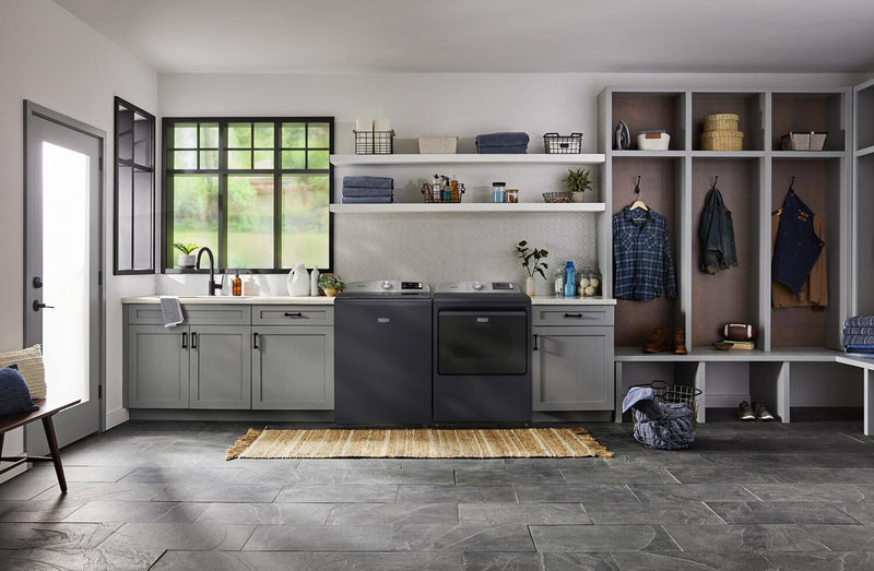 Laveuse intelligente à chargement par le haut de 6,0 pi³ et sécheuse électrique de 7,4 pi³ de Maytag - acier minuit