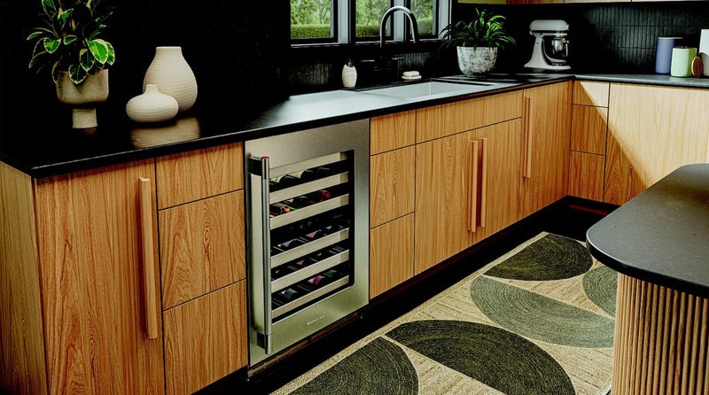 Cellier à vin KitchenAid de 24 po sous le comptoir avec grilles à extension complète à devant en bois - acier inoxydable -KUWR524SPS