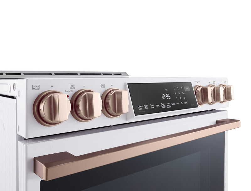 Cuisinière à induction LG Studio de 6,3 pi3 avec hublot InstaViewMD, friture à air et Air Sous Vide - essence blanche - LSIS6338NE