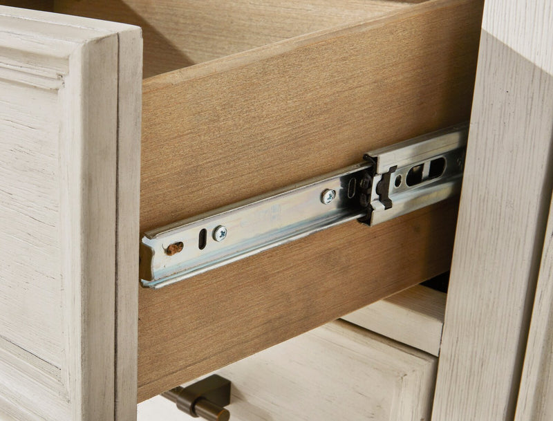 Desserte de salle à manger Quill de 56 po (L) avec rangement et tiroirs - blanc antique et brune