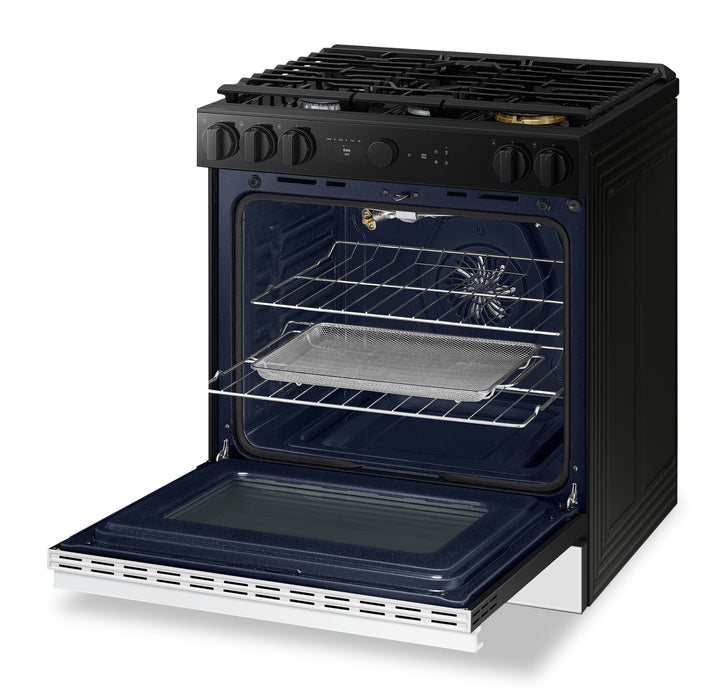 Cuisinière intelligente à gaz encastrée Samsung de 6 pi³ avec caméra de four - verre blanc - NSG6DB870012AA