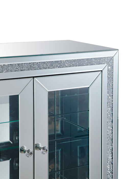 Armoire décorative Roxie de 31,5 po avec portes en verre et éclairage à DEL - argentée