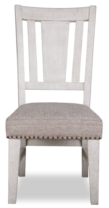 Chaise de salle à manger Willow avec siège coussiné en tissu et bordure de clous décoratifs - blanc rustique