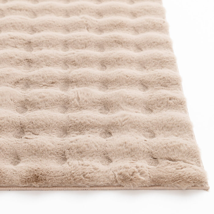 Carpette Bubble en fausse fourrure taupe avec revers en mousse à mémoire de forme - 7 pi x 10 pi