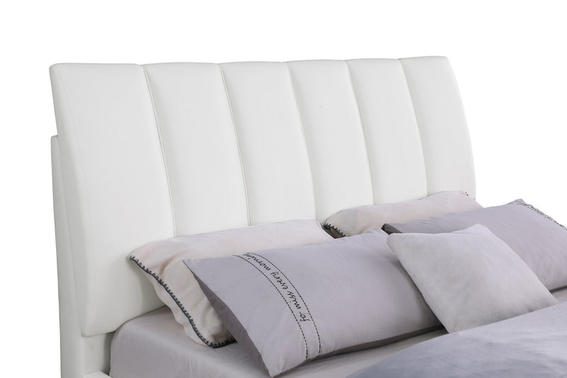 Lit plateforme rembourré Nova en tissu de cuir végétalien blanc - format très grand lit