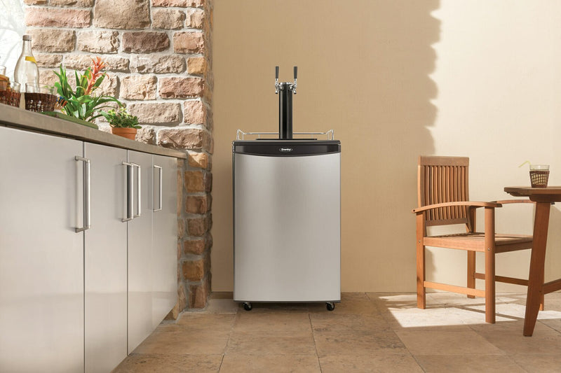 Refroidisseur de fût à bière Danby de 5,4 pi³ à 1 robinet -  DKC054A1BSLDB