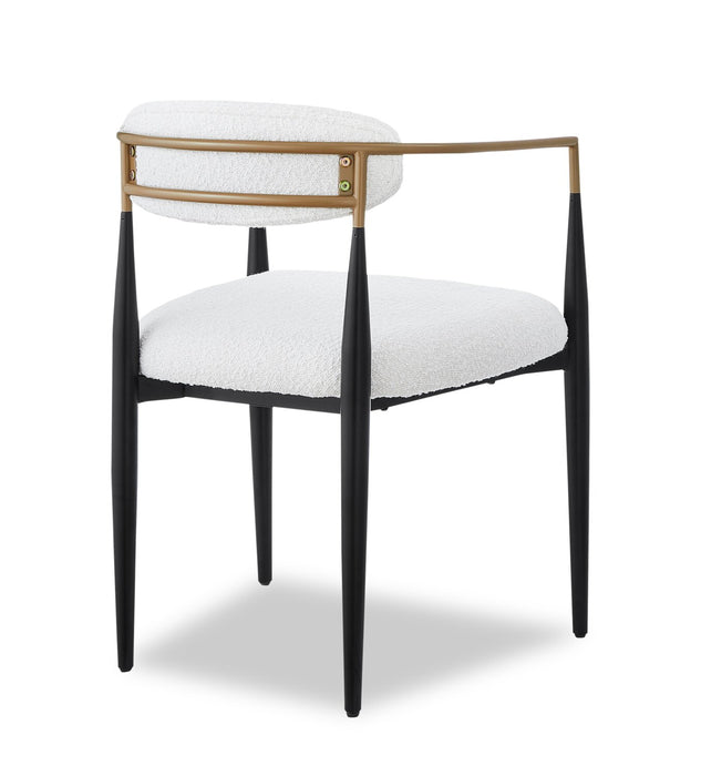 Chaise de salle à manger à accoudoirs Capri de Kort & Co. en métal avec tissu bouclé et touches dorées - blanche