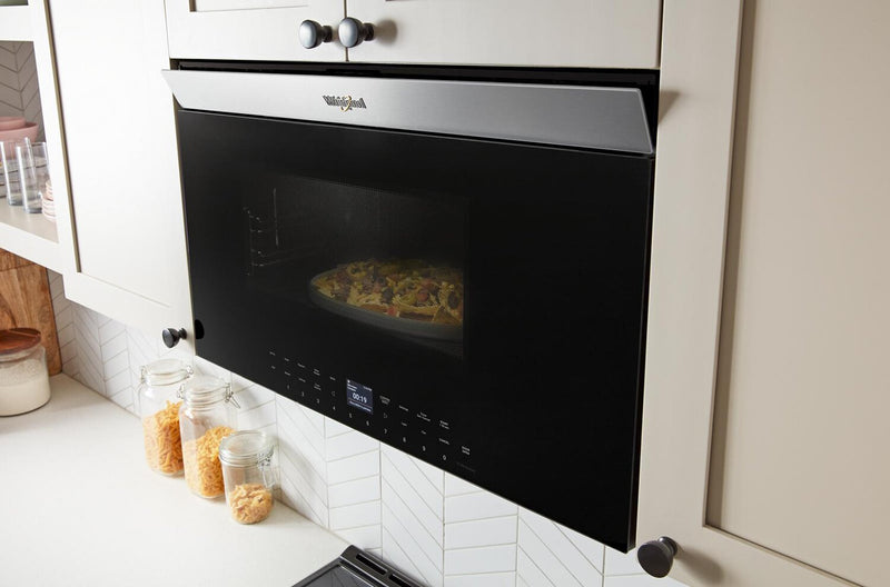 Four à micro-ondes à hotte intégrée Whirlpool de 1,1 pi³ à installation affleurée avec friture à air - acier inoxydable - YWMMF7330RZ