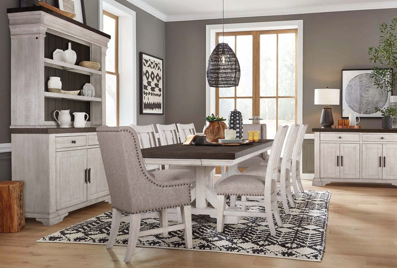 Chaise de salle à manger Willow avec siège coussiné en tissu et bordure de clous décoratifs - blanc rustique