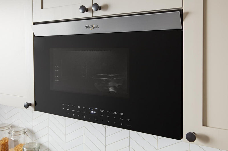 Four à micro-ondes à hotte intégrée Whirlpool de 1,1 pi³ à installation affleurée avec friture à air - acier inoxydable - YWMMF7330RZ
