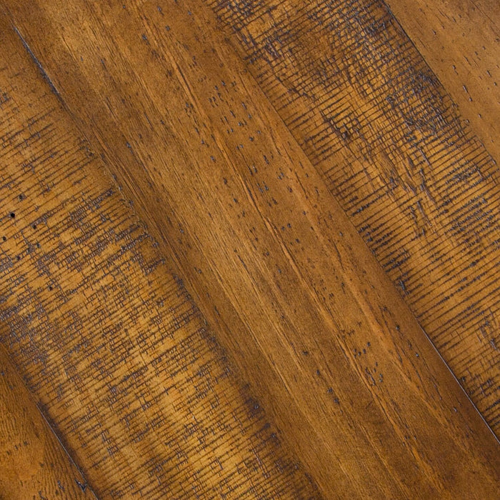 Table de bout ronde traditionnelle Hanson de 18 po en pin - muscade grillée