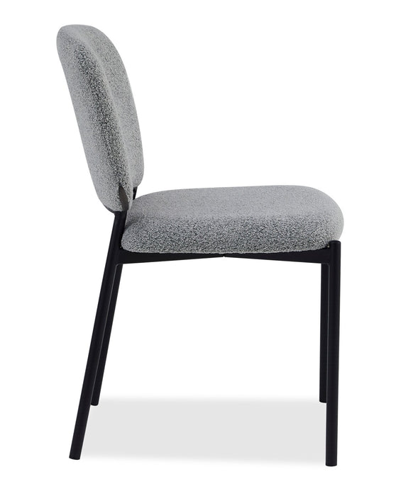 Chaise de salle à manger Luka en tissu bouclé et en métal - grise